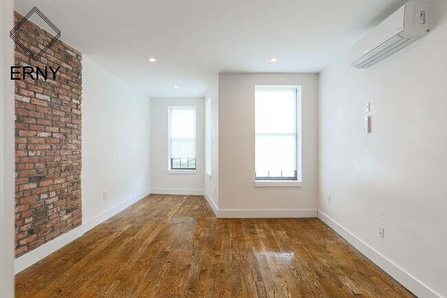 Foto del edificio - 1704 Madison St