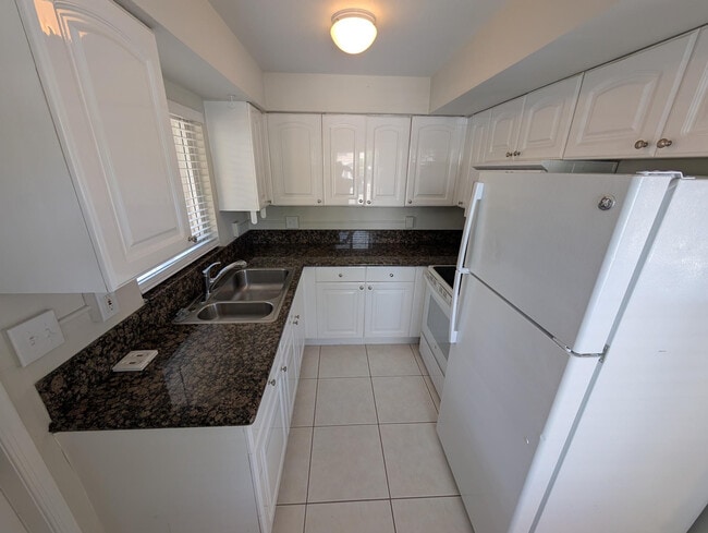 Building Photo - 816 NE 4th St