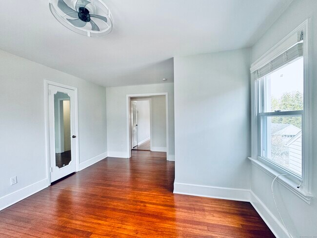 Building Photo - 33 5th St