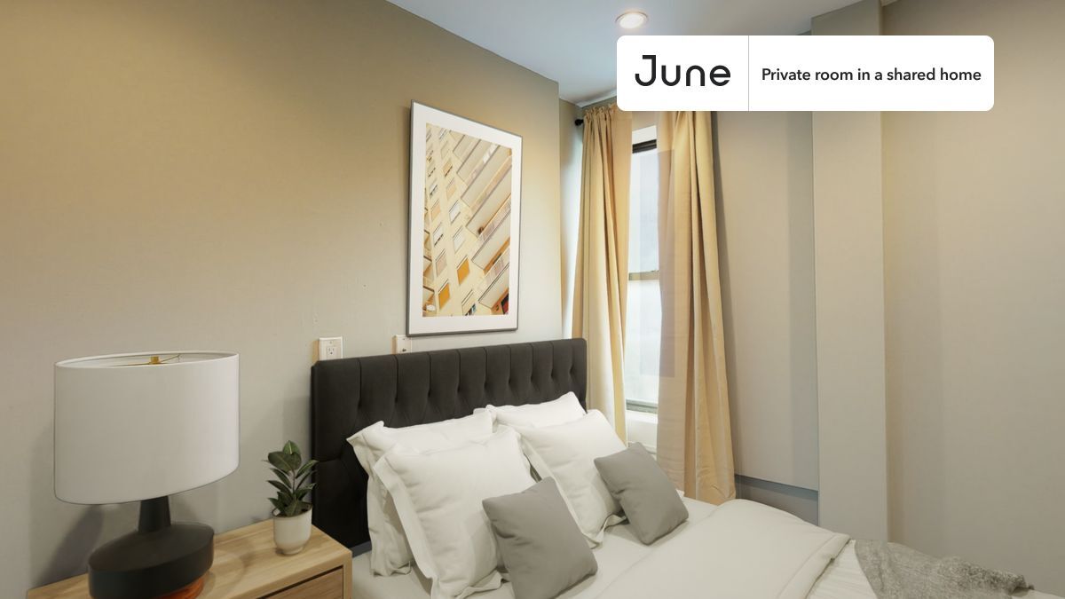 Foto principal - Private bedroom in 3 bed/2 bath Home