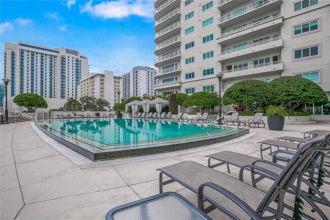 Foto del edificio - 100 S Eola Dr