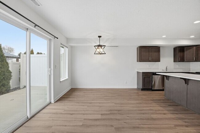 Foto del edificio - 1506 N Michigan Ln