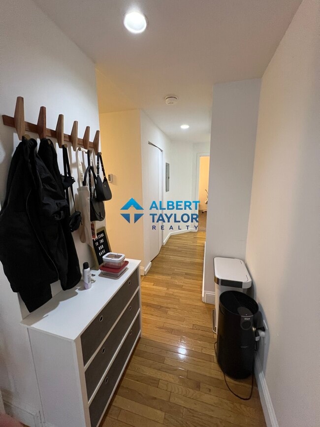 Building Photo - 41 Cunard St