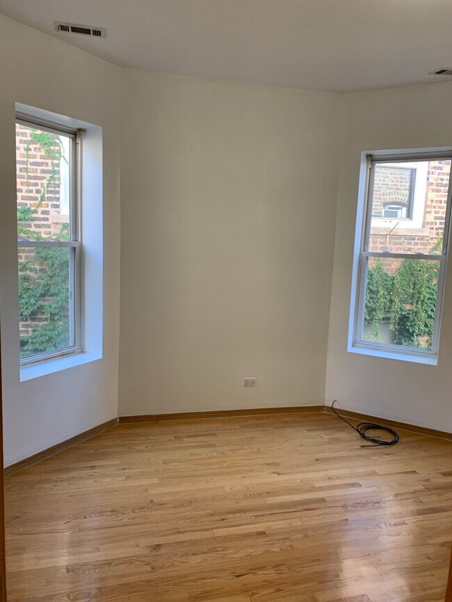 Bedroom - 5050 N Winthrop Ave