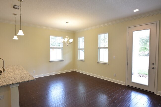 Building Photo - Beautiful  3 Bed 2.5 Bath Town Home in Orl...