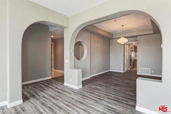 Building Photo - 4 br, 3.5 bath Condo - 1545 S Beverly Dr A...