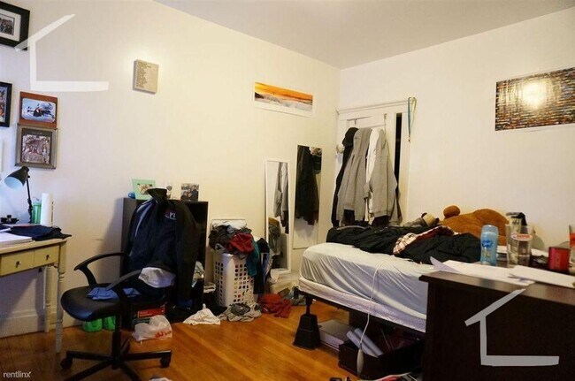 Foto del edificio - Spacious Brookline Apt near BU; perfect for students!  Granite Countertops, 2 Decks