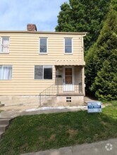 Building Photo - 402-404 Sweetbriar St