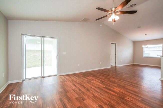 Building Photo - 881 Greenshank Dr