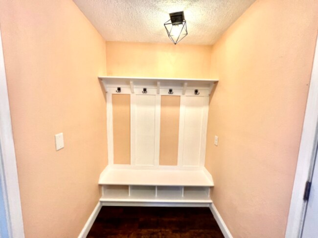 Building Photo - 5229 Meadow Pl Dr