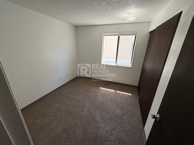 Building Photo - 564 Jocelyn Dr