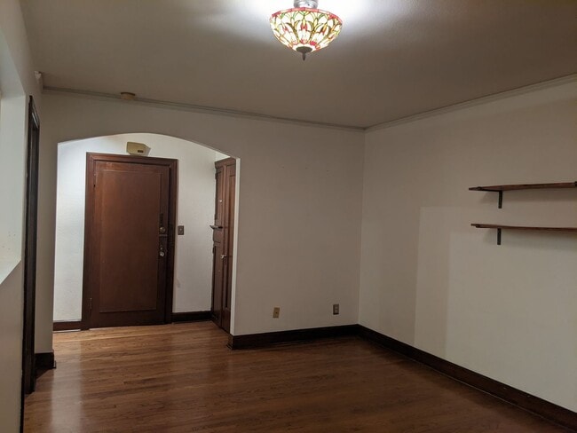 Building Photo - Vintage Cap Hill Condo