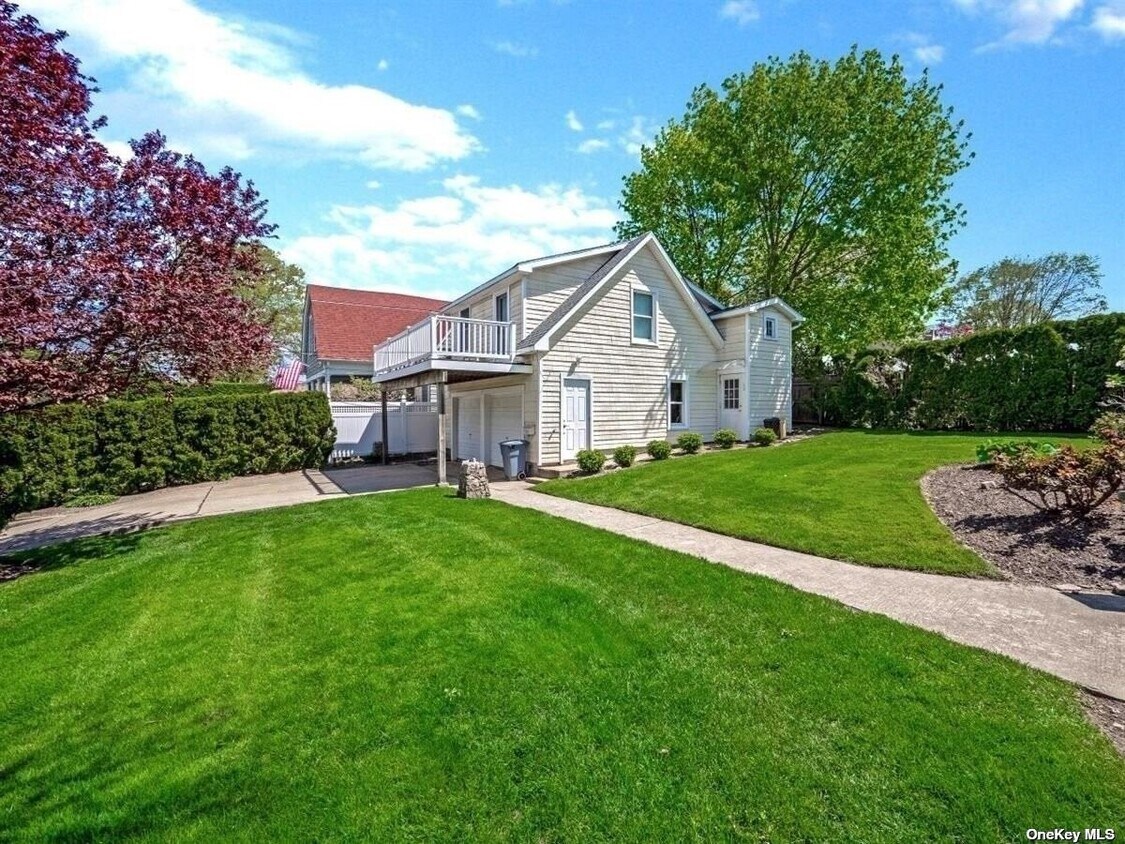 32 Florence Ave, Oyster Bay, NY 11771 House Rental in Oyster Bay, NY
