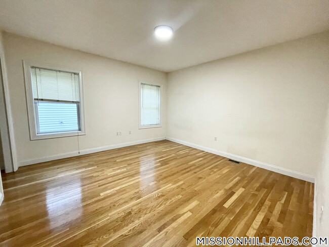 Foto del edificio - 128 Hillside St