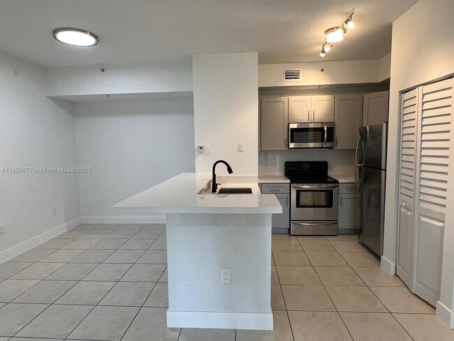 Foto del edificio - 7220 NW 114th Ave