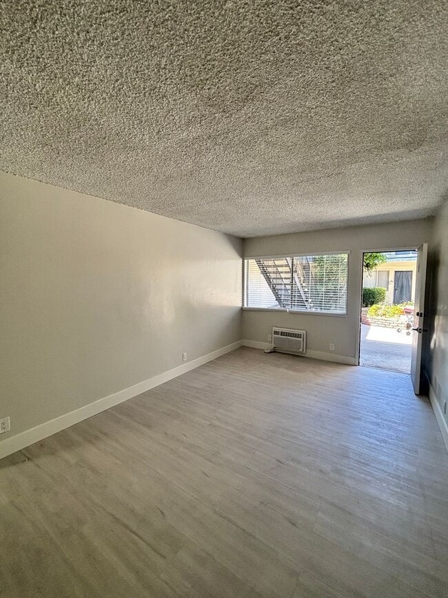 Building Photo - 6809 Baird Ave