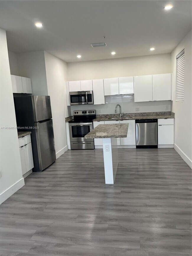 Foto del edificio - 859 E 24th St