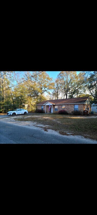 Foto principal - 6519 Robie Rd