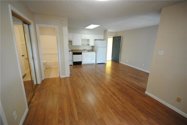Foto del edificio - 1125 Hollow Creek Dr