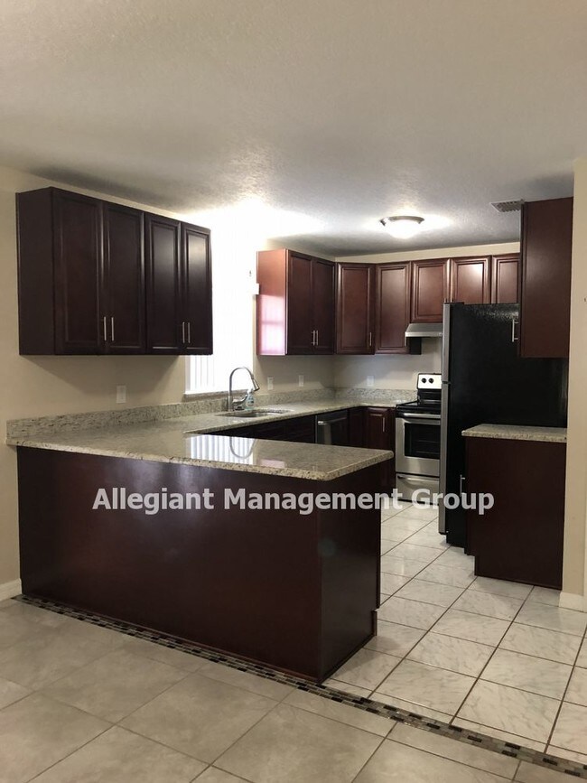 Foto del edificio - 2307 Lakeshore Blvd