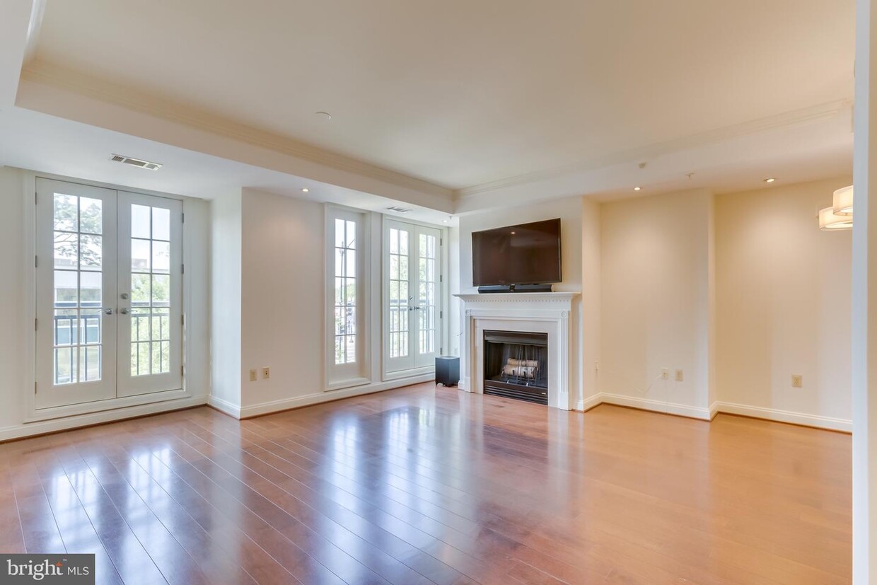 Foto principal - 2501 Wisconsin Ave NW