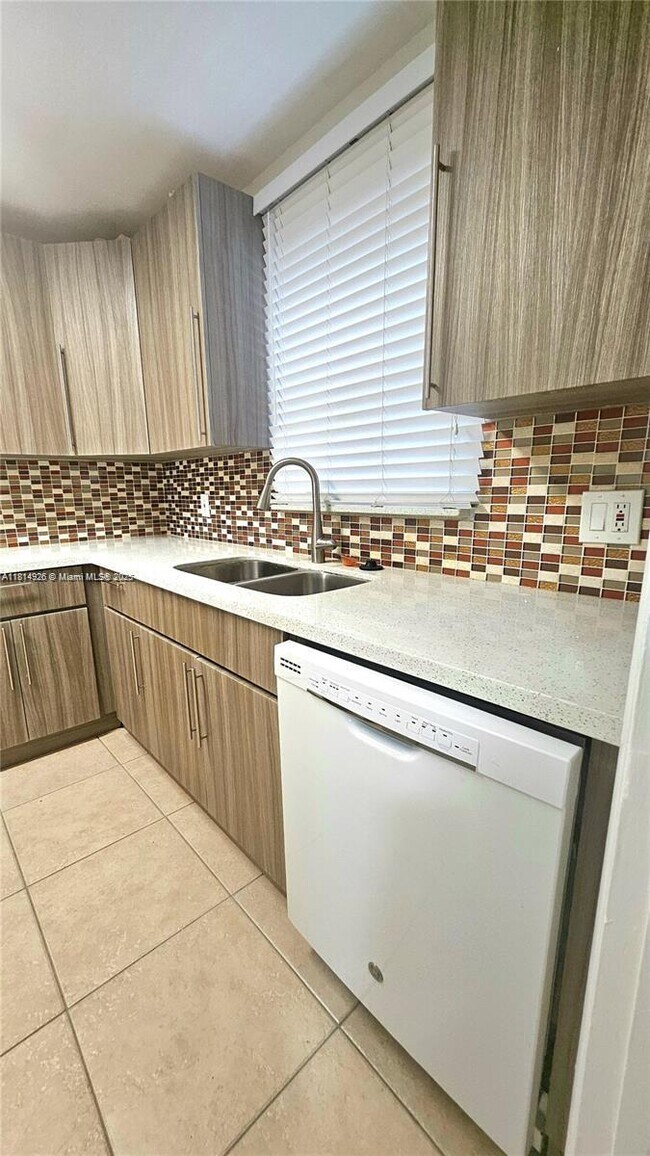 Building Photo - 3038 NW 69th Ct