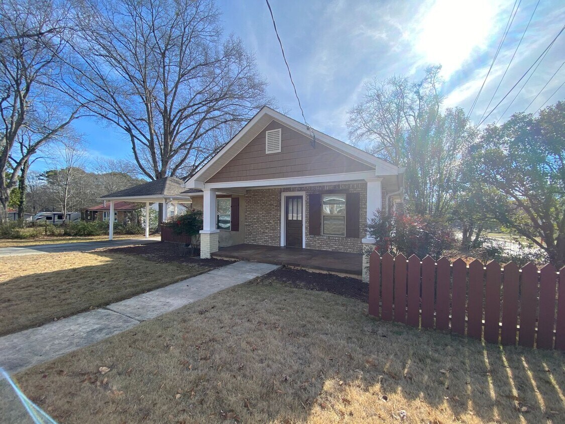 Primary Photo - 3 Bedroom 2 Bath Beautifully Maintained Ho...
