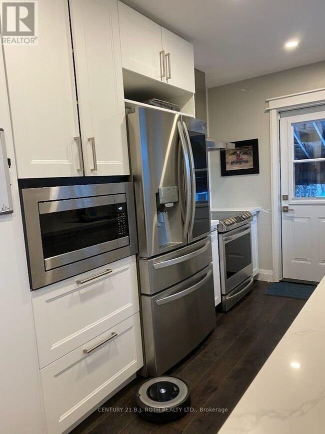 Building Photo - 181 Rose St