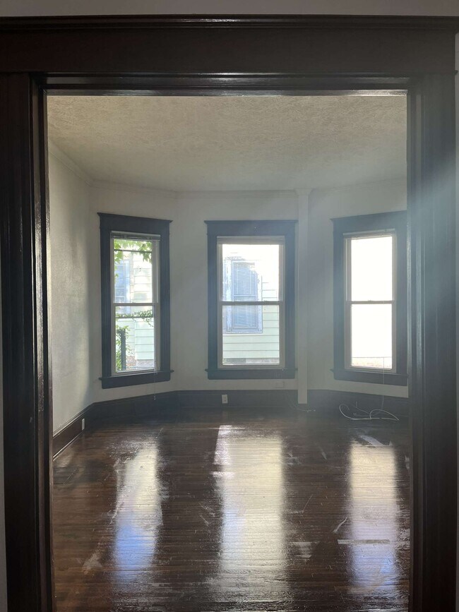 Building Photo - 407 Seminary Ave