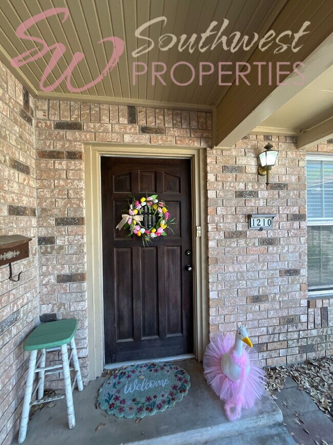 Foto del edificio - Spacious 3 Bedroom Brick Home in the Heart of Stephenville!