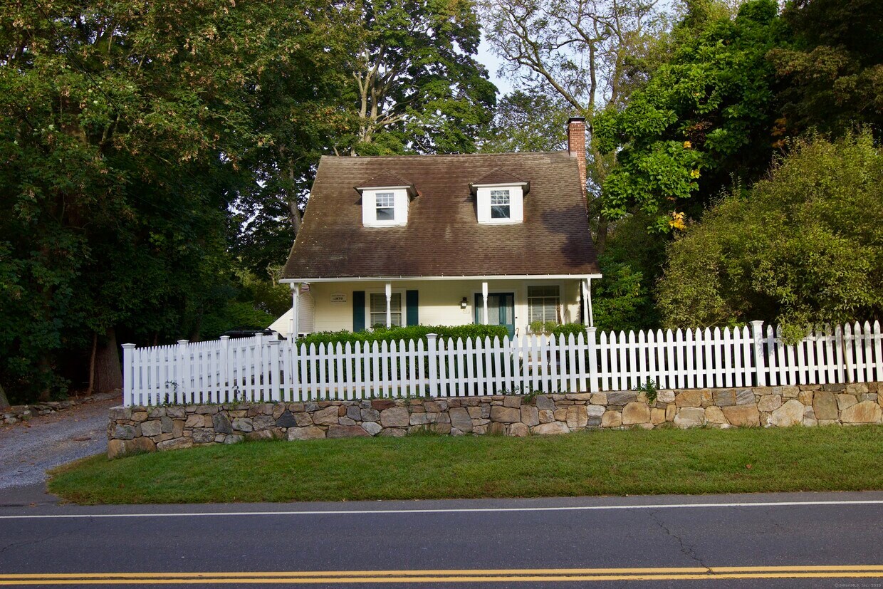 Primary Photo - 63 Kings Hwy N