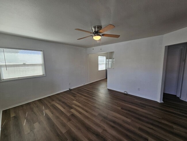 Building Photo - RETIREMENT COMMUNITY: Renovated Residence Hidden Gem 2 Bed/1 Bath - San Leandro