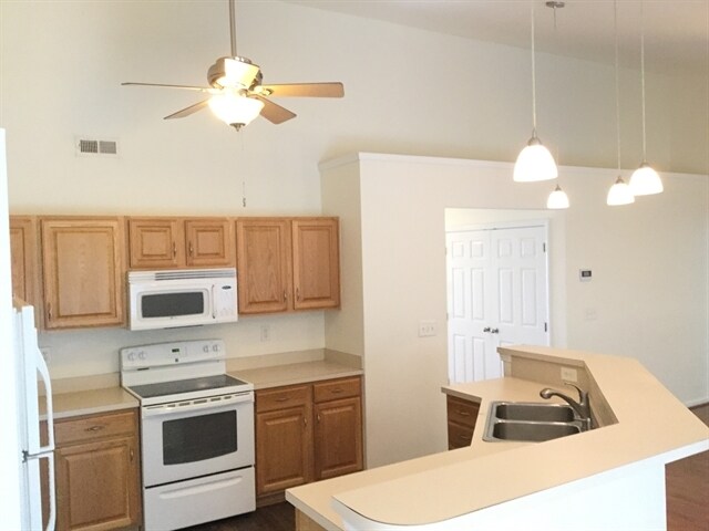 Foto del edificio - 10437 Samuels Way Dr