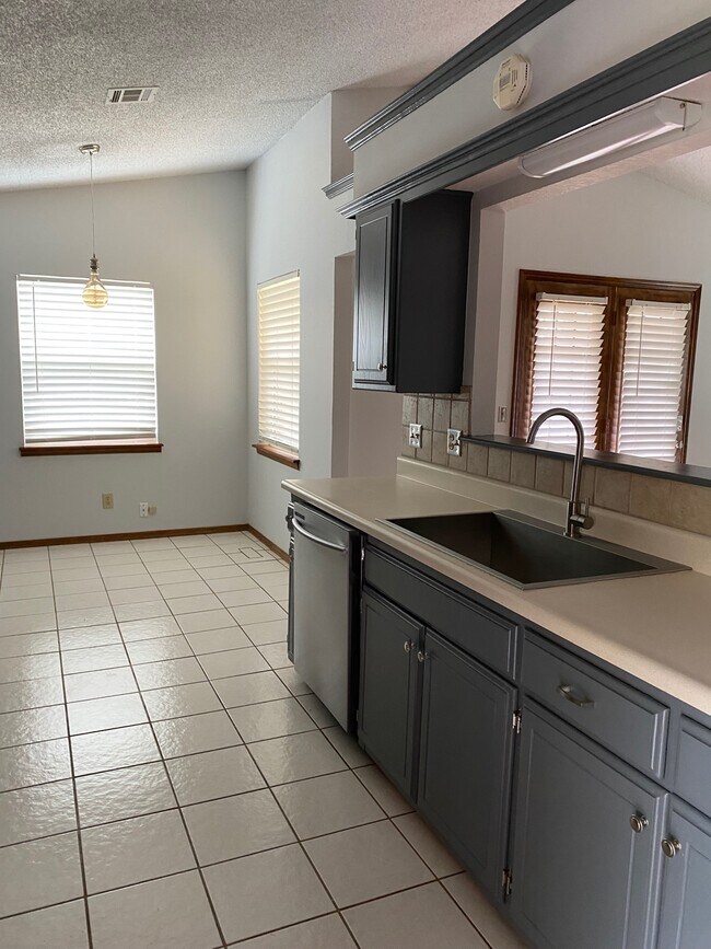 Building Photo - 6117 Westlane
