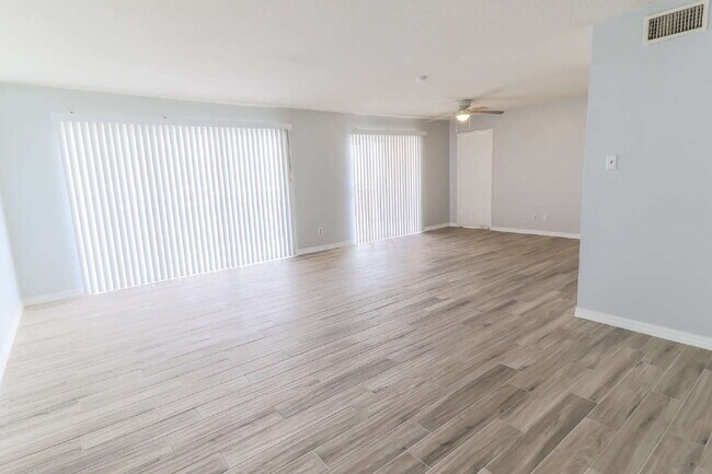 Foto del edificio - 4800 N Stanton St
