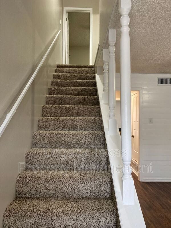 Building Photo - 1608 Sun Valley Dr