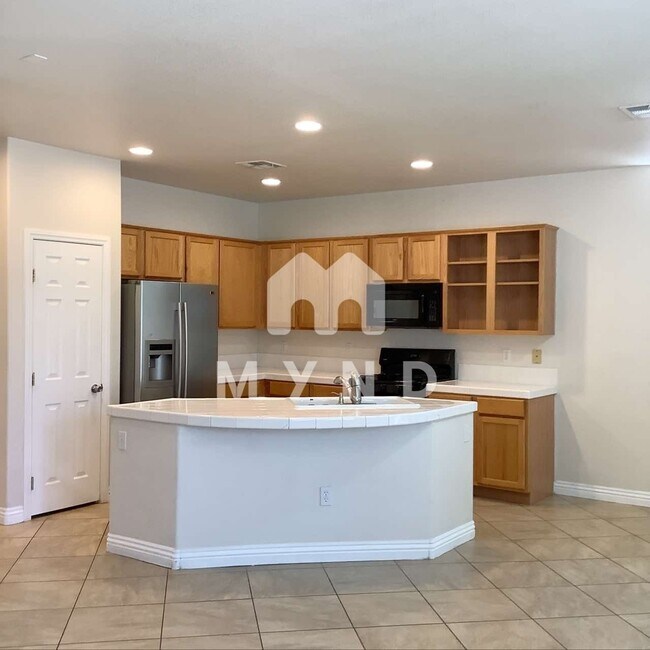 Building Photo - 5309 Luna Bonita St