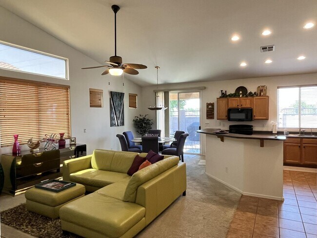 Foto del edificio - 3928 E Minton St