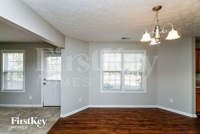 Foto del edificio - 304 Hickory Creek Ln