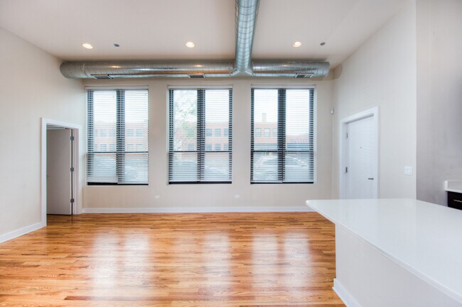 Foto del edificio - 2730 N Ashland Ave