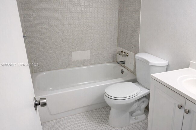 Foto del edificio - 496 NW 165th St