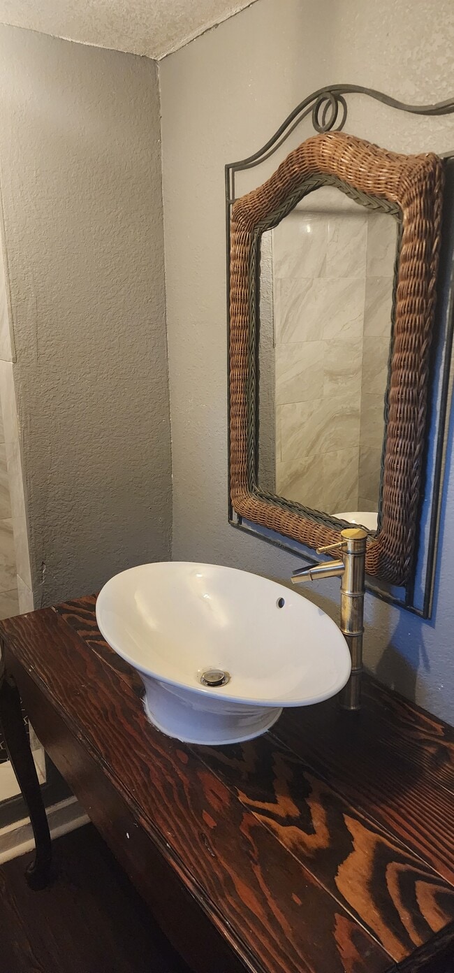 Building Photo - 3737 Maywood Ave