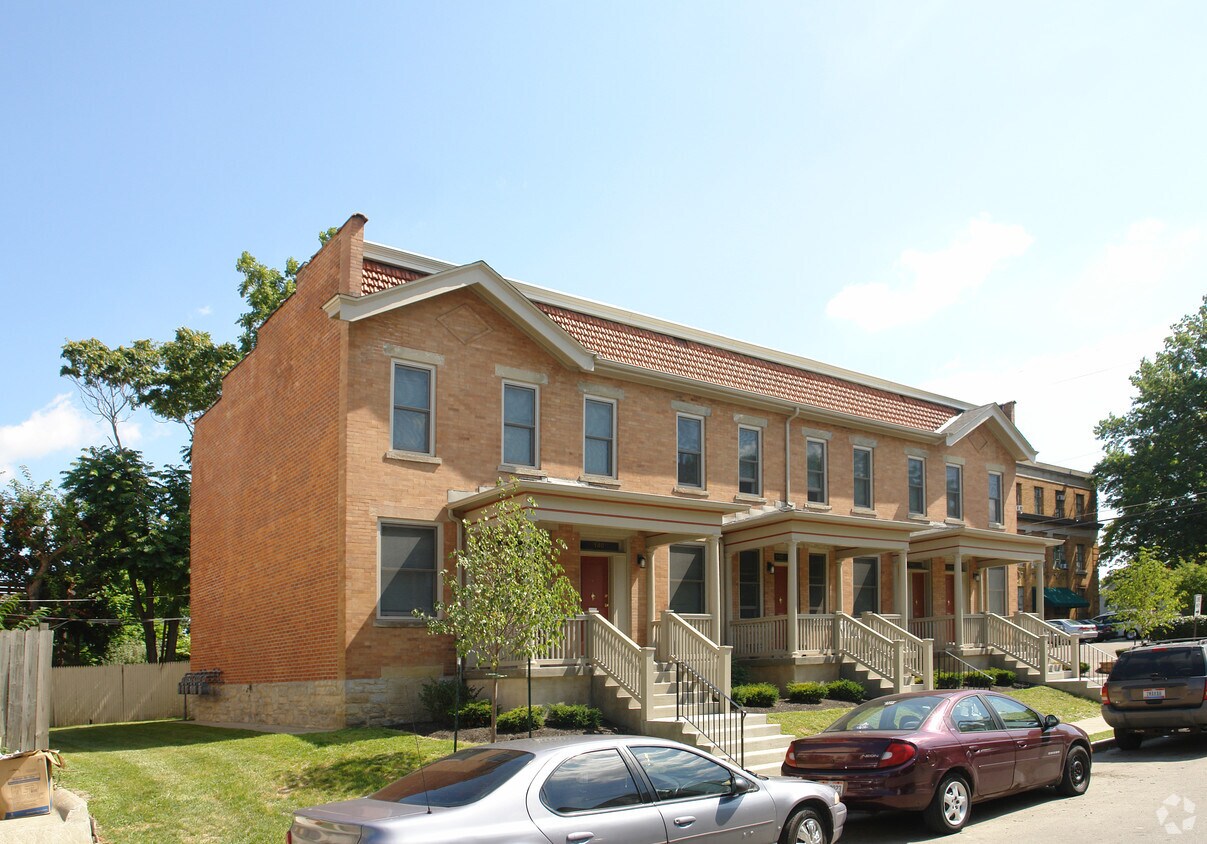 Primary Photo - 138-146 E 8th Ave