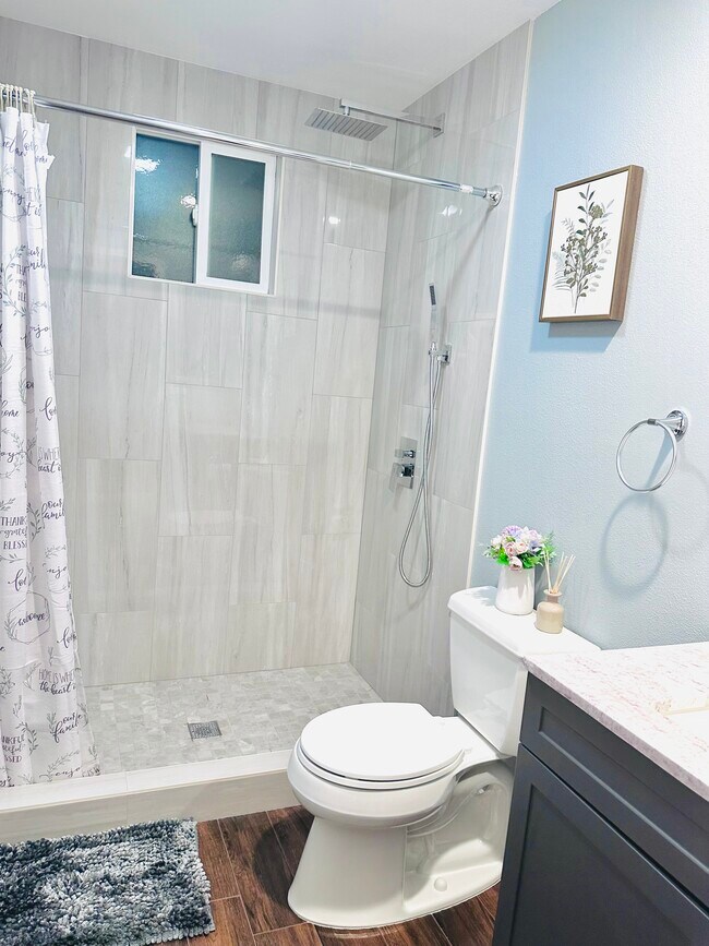 Foto del edificio - 2621 Wallace Ave