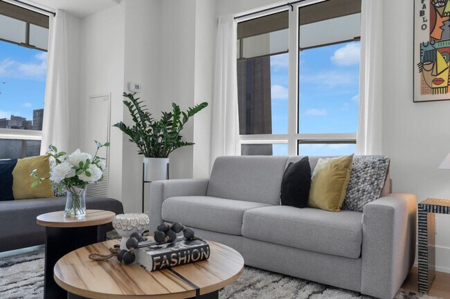 Photo du bâtiment - 300 Front St W