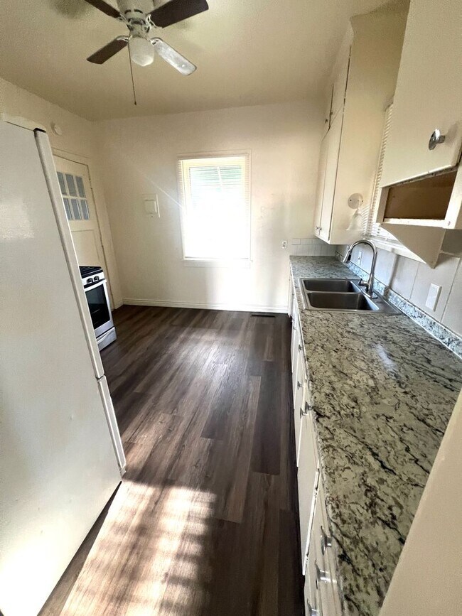 Foto del edificio - 4 Bedroom 2 Bath Single Family Home