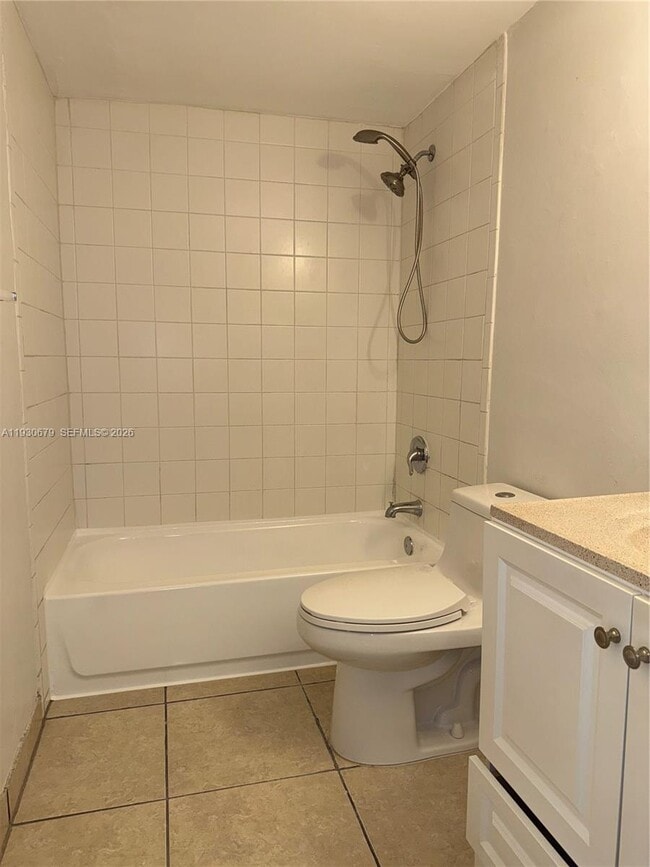 Building Photo - 711 NE 2nd Ave