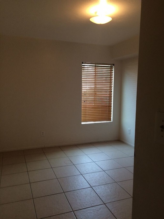 Foto del edificio - 740 E 3rd Ave