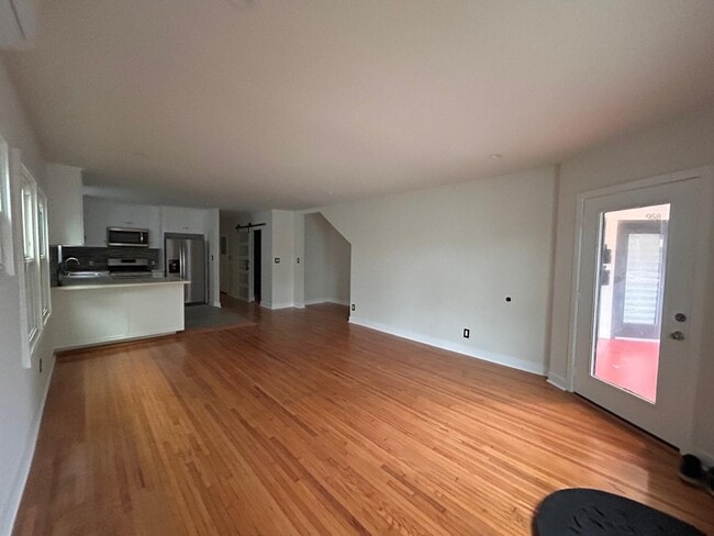 Building Photo - 958 2nd St