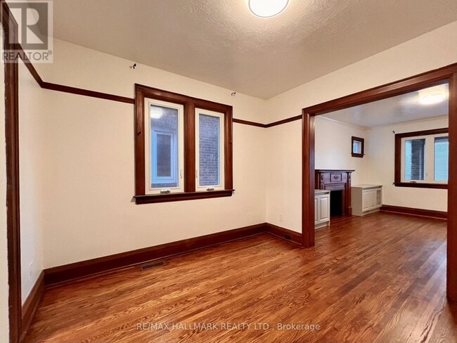 Building Photo - 524 Eglinton Ave E